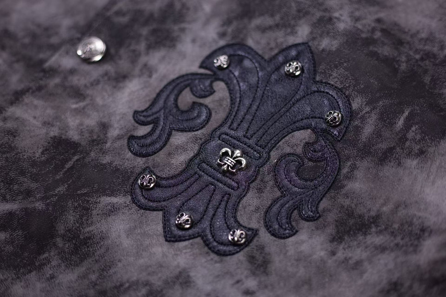 Chrome Hearts フルール・ド・リス パッチ バーシティジャケット - グレー タイダイ アウターウェア A5588 